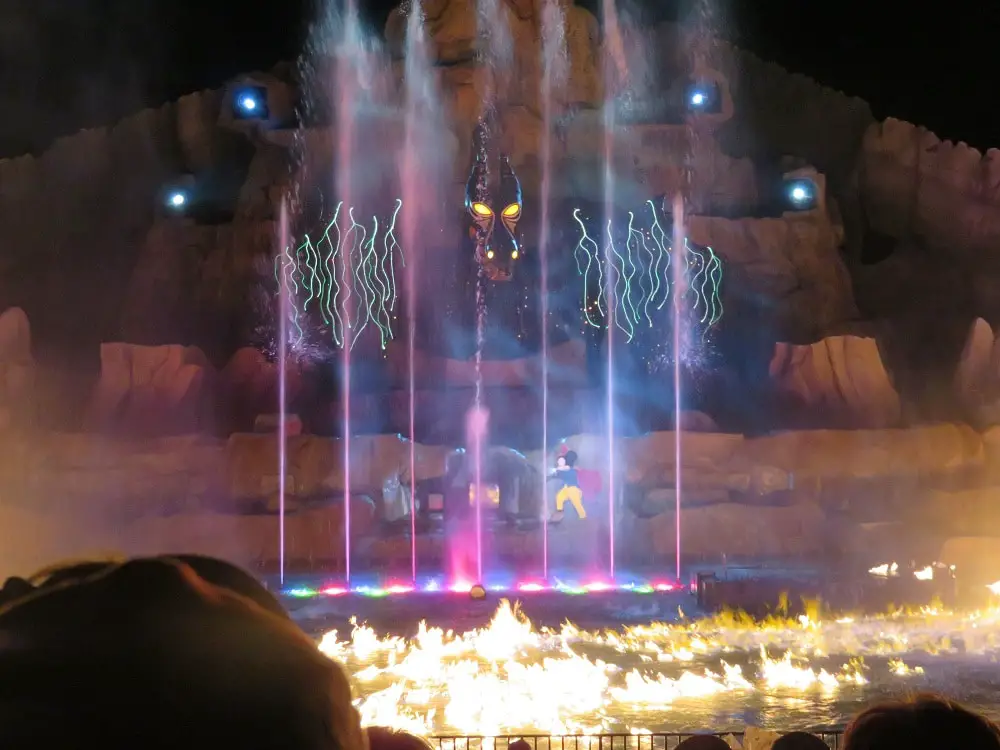 Fantasmic is a great evening show at Disney World