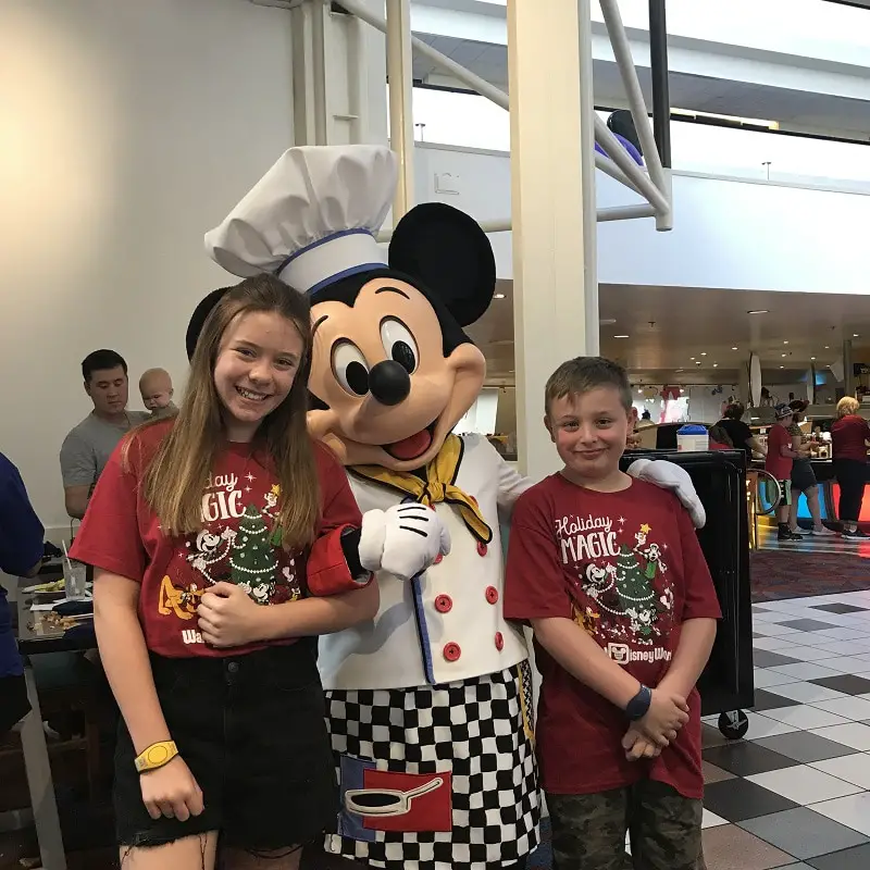 Chef Mickeys - Disney World Character Locations