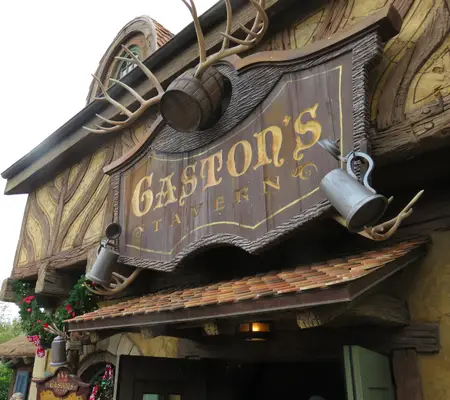 Gaston's Tavern entrance sign