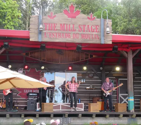Enjoy a drink and some Canadian live music