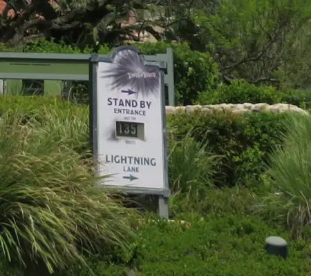 A Lightning Lane Sign for Tower of Terror at Disney's Hollywood Studios